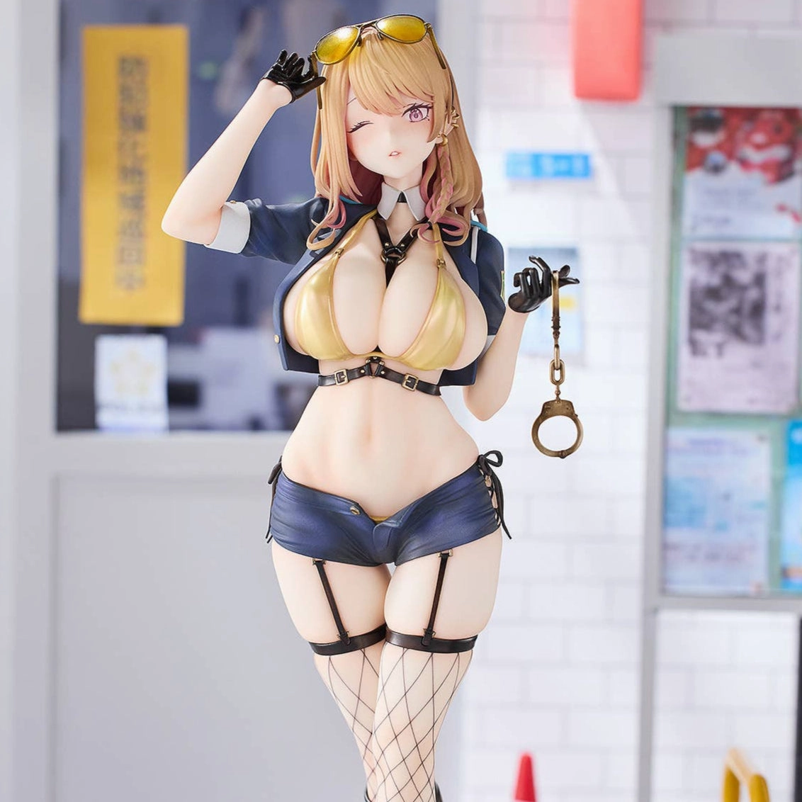 Miniature Decor Static Pose Gal Policewoman Alisa Takanashi Illustrated by Renge