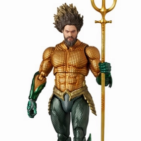 MAFEX Aquaman (Gold & Green Suit) Amphibian Statue Movie Figure