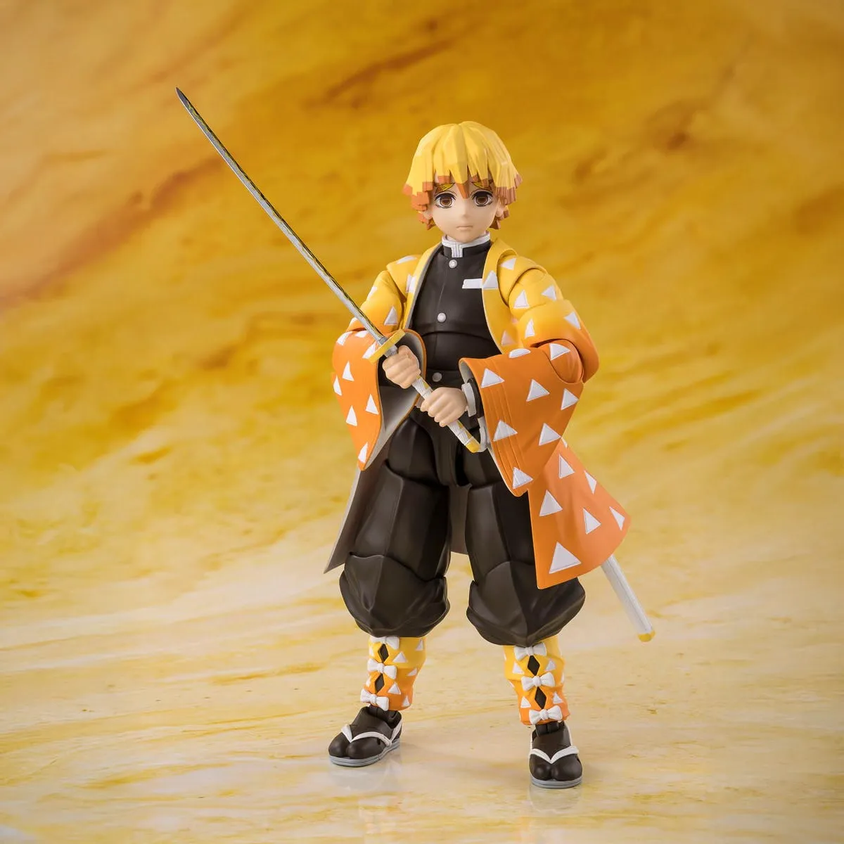 Zenitsu Agatsuma "Demon Slayer: Kimetsu no Yaiba" S.H.Figuarts Educational Display