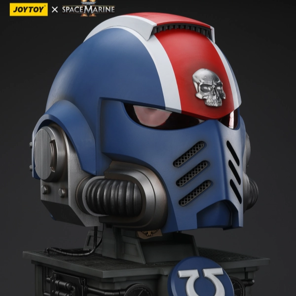 WARHAMMER Ultramarines Lieutenant Titus' MKX Helmet & Display Stand Fantasy Figure Book Character
